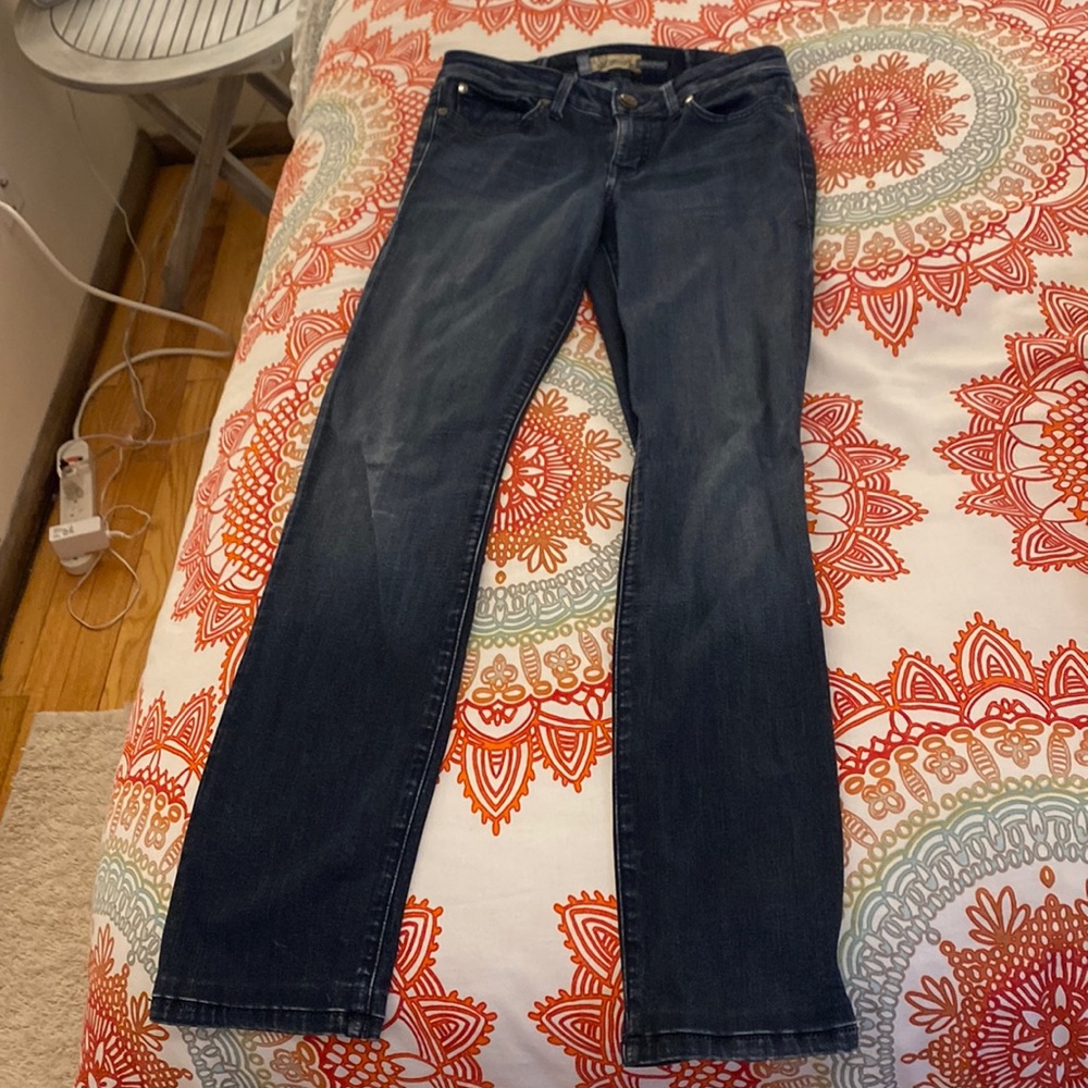 Cute straight blue jeans!!